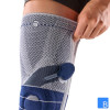 GenuTrain P3 Kniebandage - Anziehen mit Hilfe der integrierten Anziehhilfe