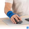 Active Color Daumen-Hand-Bandage im Büroalltag, blau